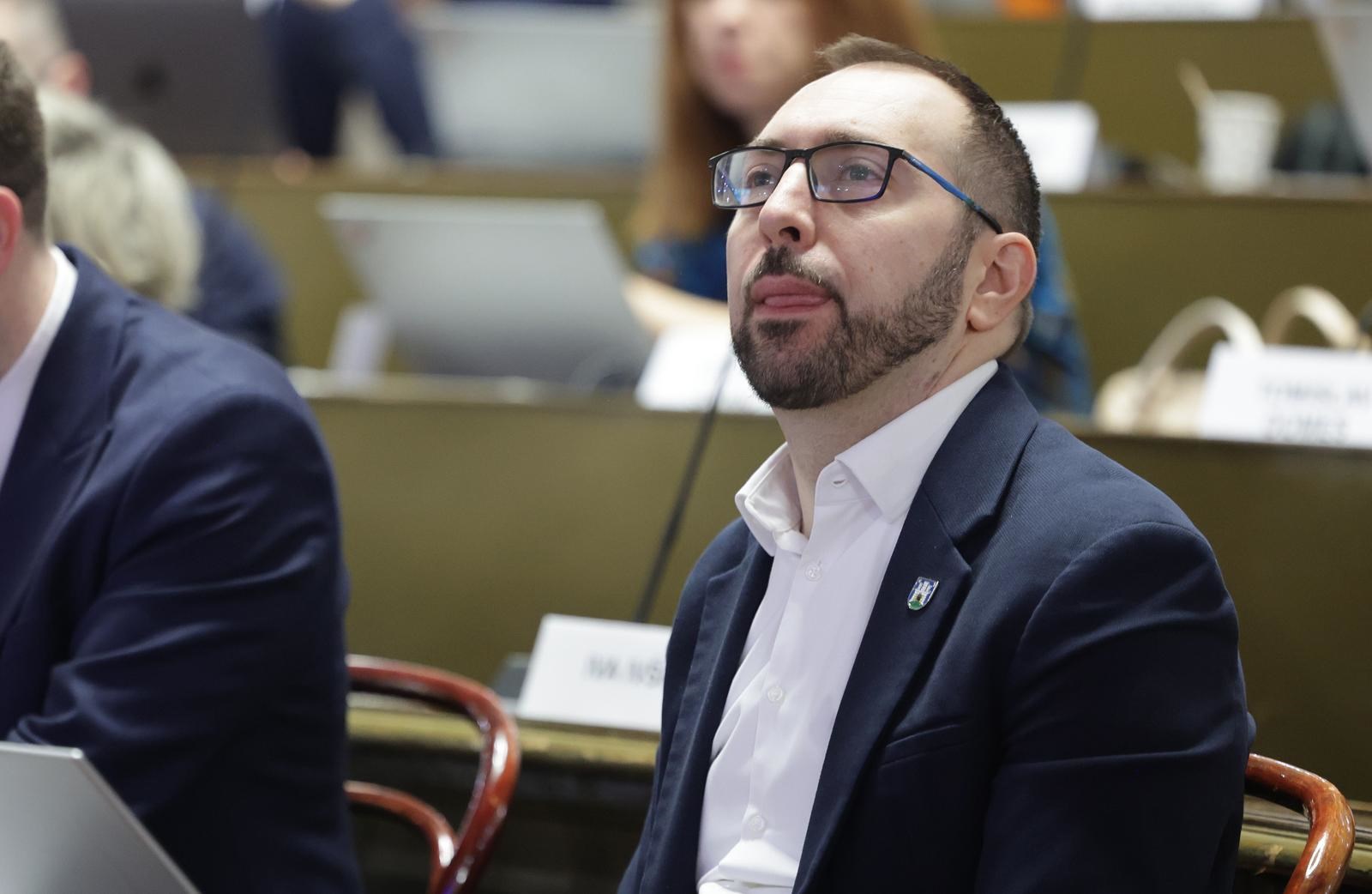 USKORO UŽIVO Tomašević presicu prebacio u Lisinski zbog dojava o bombama