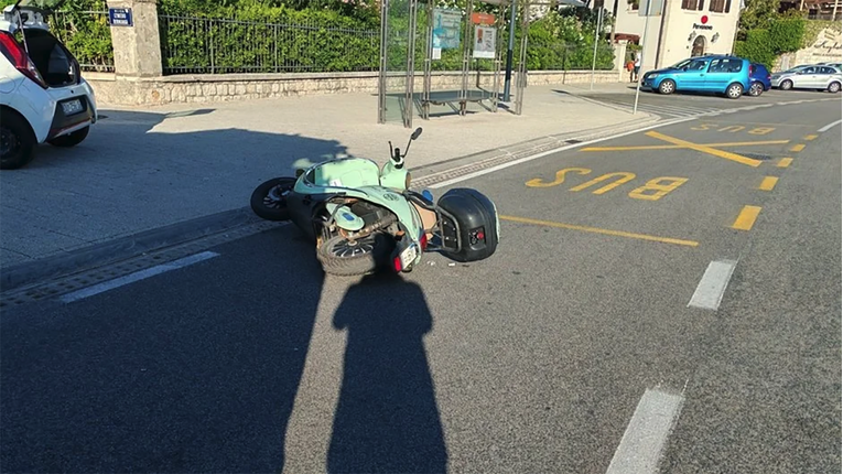 U Dubrovniku se sudarili električni motocikl i automobili