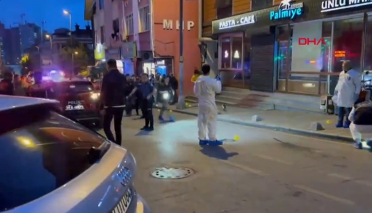 Pucnjava u Istanbulu. Svađa u kafiću prerasla u oružani sukob, ubijene tri osobe