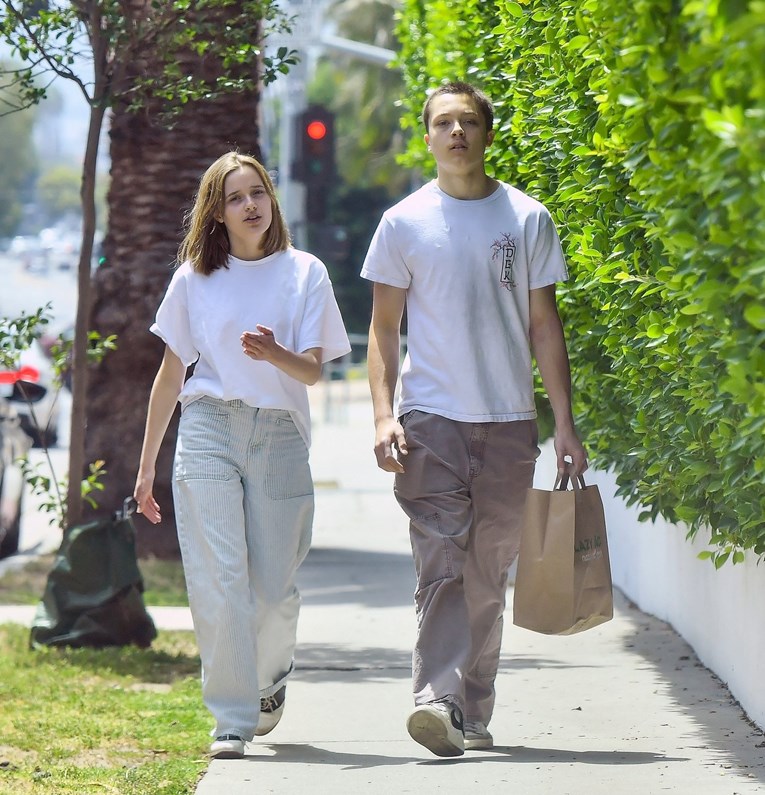 Blizanci Angeline Jolie i Brada Pitta nakon dugo vremena snimljeni u javnosti