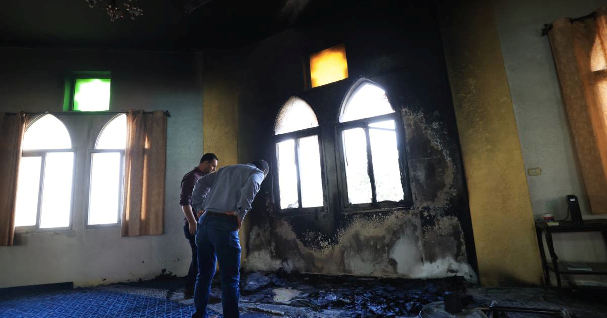 Izraelski doseljenici zapalili džamiju na Zapadnoj obali. Pogledajte fotografije