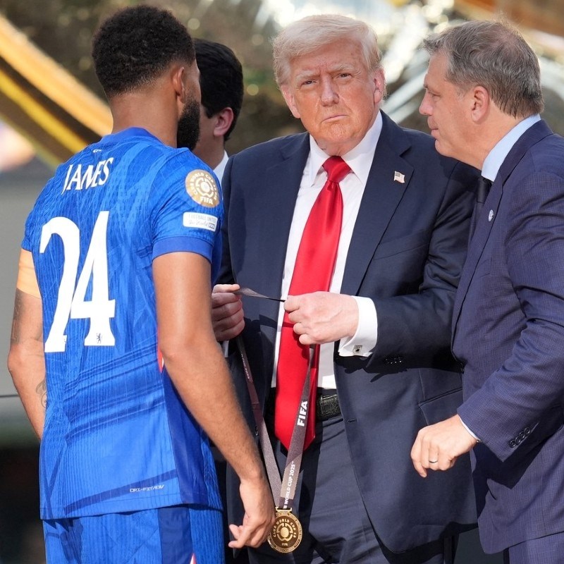Proširila se priča da je Trump uzeo medalju igrača Chelseaja. Evo što se dogodilo