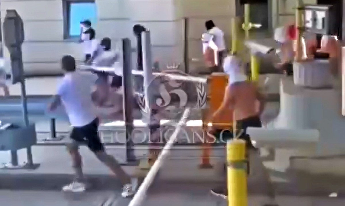 Detalji tuče Torcide i Armade, torcidaša bilo oko 300. "Probali su nam ući u kuće"