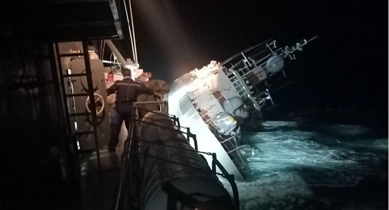 U Tajlandu potonuo ratni brod, traje potraga za 31 nestalim. Objavljene snimke