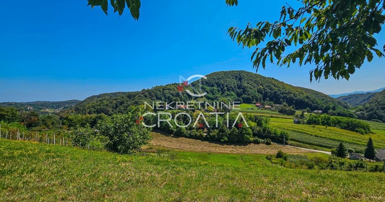 Top oglasi za nekretnine: Stara drvena kuća s predivnim pogledom