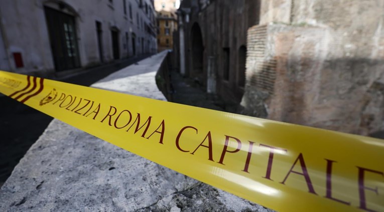 Japanski turist pao s rimskog Panteona i poginuo. "Možda je htio napraviti selfie"