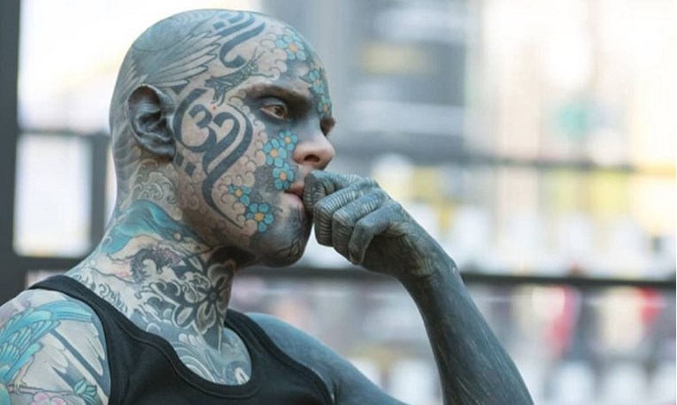 Učitelj tetovirao cijelo tijelo, sad se požalio da mu prijete otkazom zbog izgleda