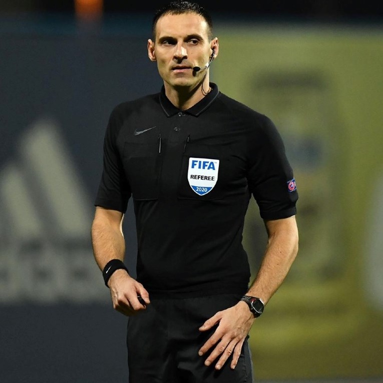 Direktor zračne luke Osijek sudi Rijeci i Slavenu. Poznat je i kao Mr. Respect