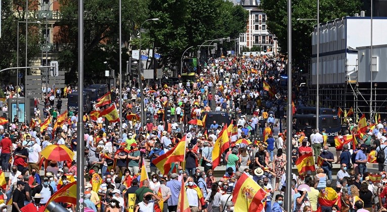 VIDEO Tisuće Španjolaca prosvjedovale protiv pomilovanja katalonskih separatista