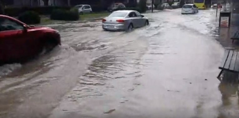 VIDEO Ovo je jedna od najvažnijih ulica u Splitu, potpuno je poplavljena