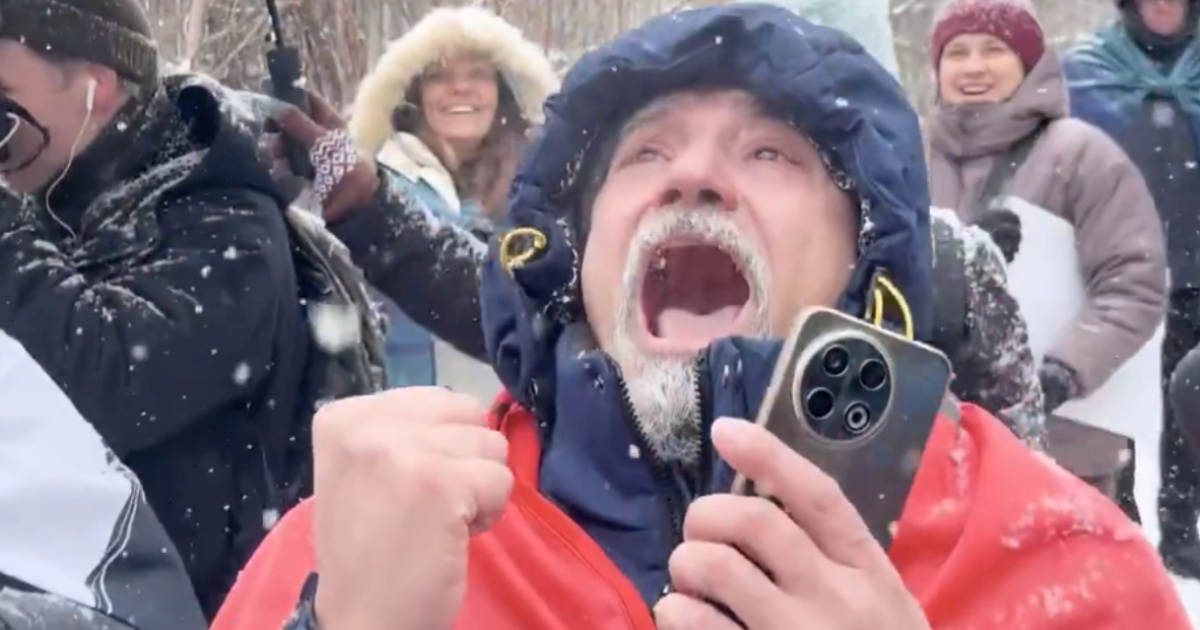 VIDEO Ovo je trenutak kad je otac shvatio da mu Rusi puštaju sina iz zarobljeništva