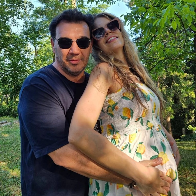 Mada Peršić u bikiniju pokazala trudnički trbuh, otkrila tko joj pravi društvo