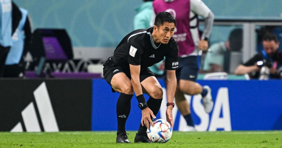 VIDEO Debi FIFA-inog pravila. Sudac publici putem razglasa objasnio odluku VAR-a