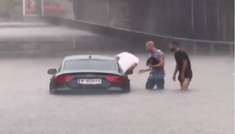 VIDEO Nevrijeme u Austriji: Dijelovi Beča pod vodom, žena završila pod autobusom...