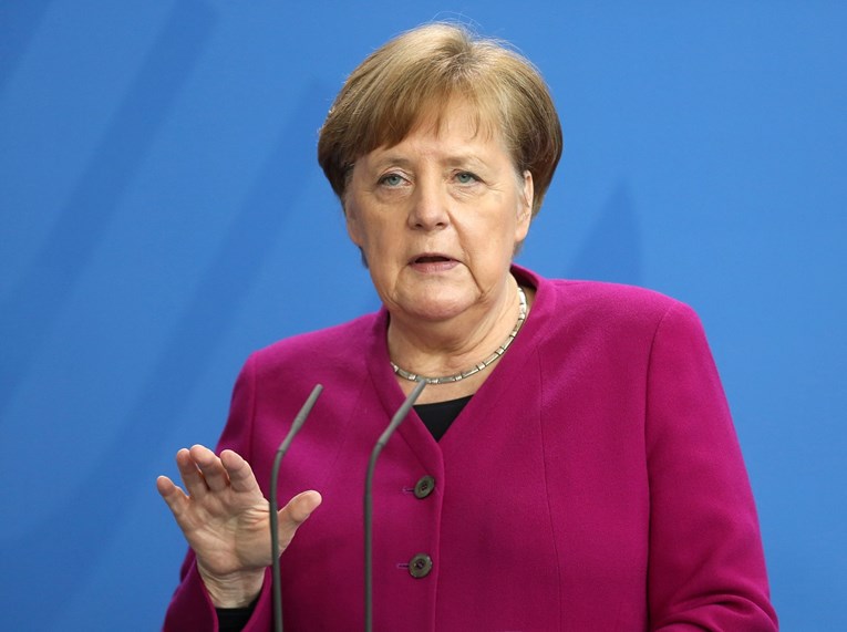 Merkel: Ima povoda za oprezni optimizam, no mjere ostaju do daljnjega
