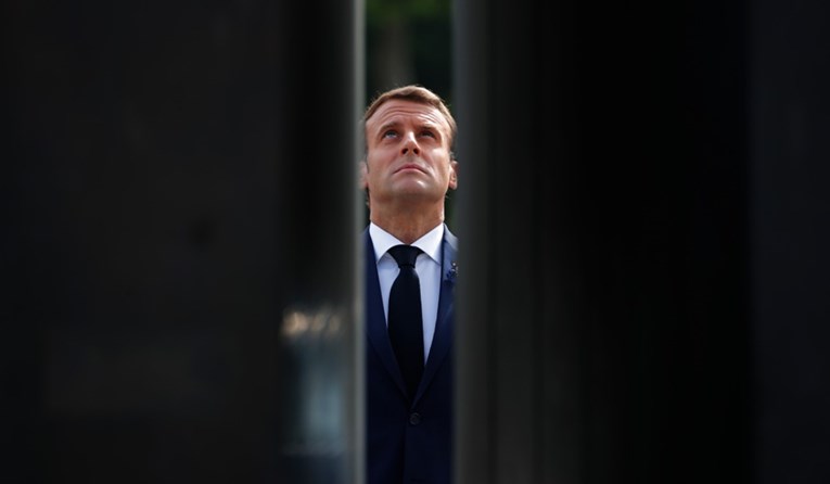 Macron osudio oskvrnuće spomenika žrtvama nacizma