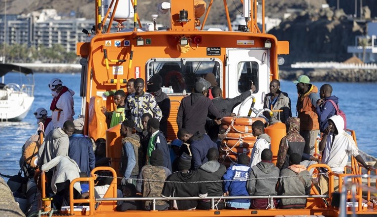 Kod Maroka se prevrnuo brod s migrantima. Od 80 ljudi preživjelo samo 11