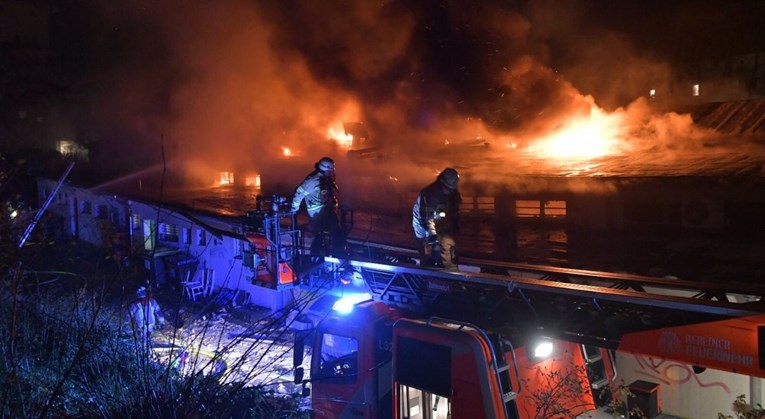 Izbio požar u berlinskoj podzemnoj željeznici, četvero ljudi ozlijeđeno