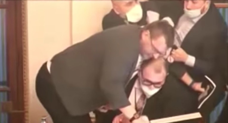 VIDEO Potukli se zastupnici u češkom parlamentu