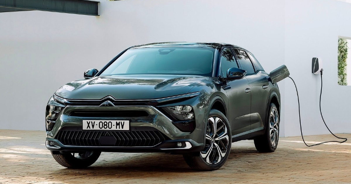 Europa uvodi rigorozne mjere za vlasnike plug-in hibrida: Gradom samo na struju?