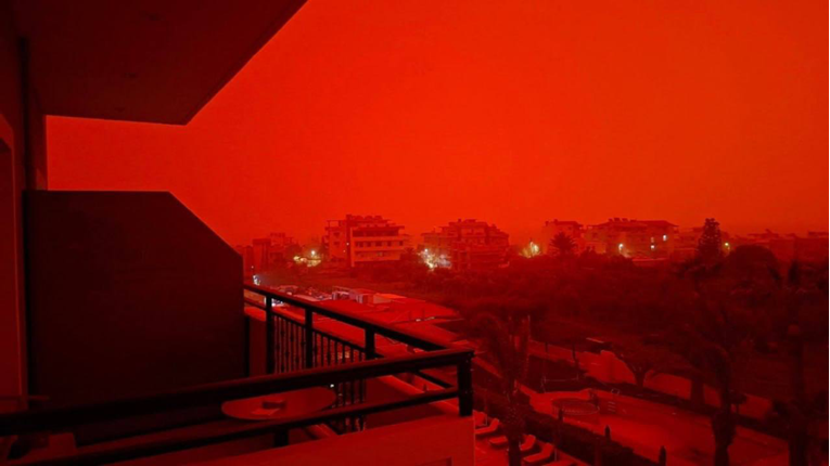 VIDEO Silovita oluja u Grčkoj. Nebo je bilo sablasne boje, čovjek poginuo