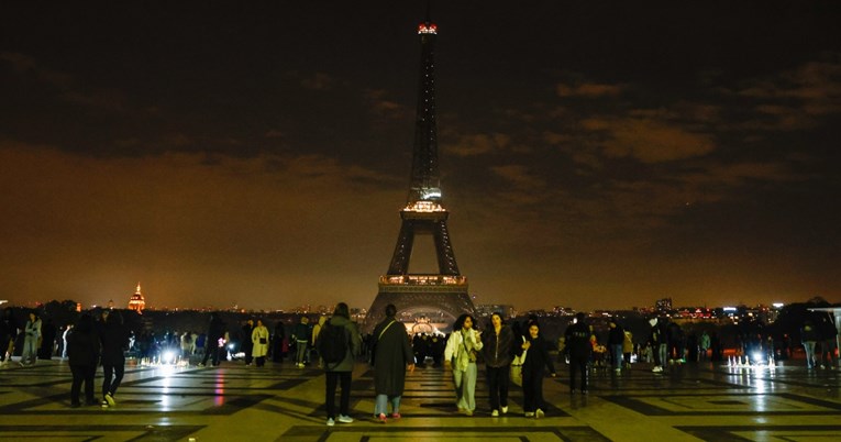 FOTO I VIDEO Najpoznatije svjetske građevine zasjale za papu Franju