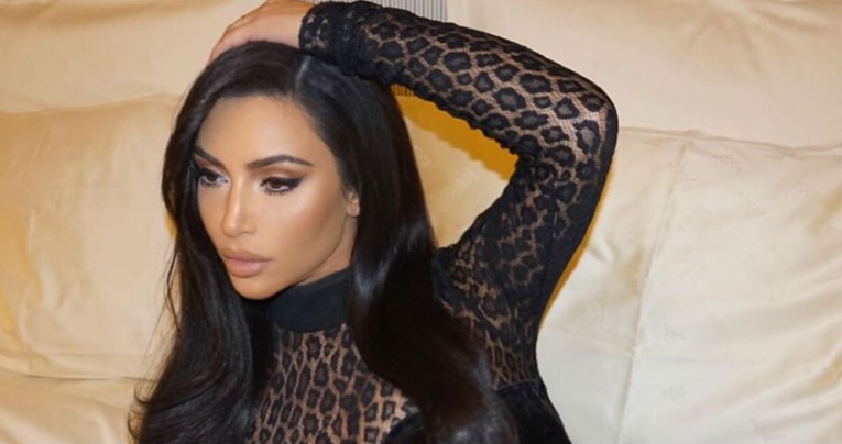 Pripijeni i prozirni kombinezon Kim Kardashian baš ništa ne prepušta mašti