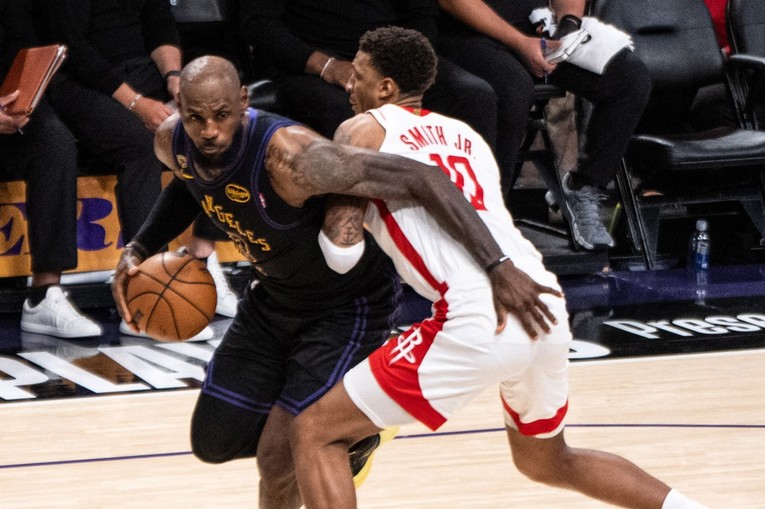 Drama i produžetak gurnuli Lakerse korak do drugog kruga. LeBron opet moćan