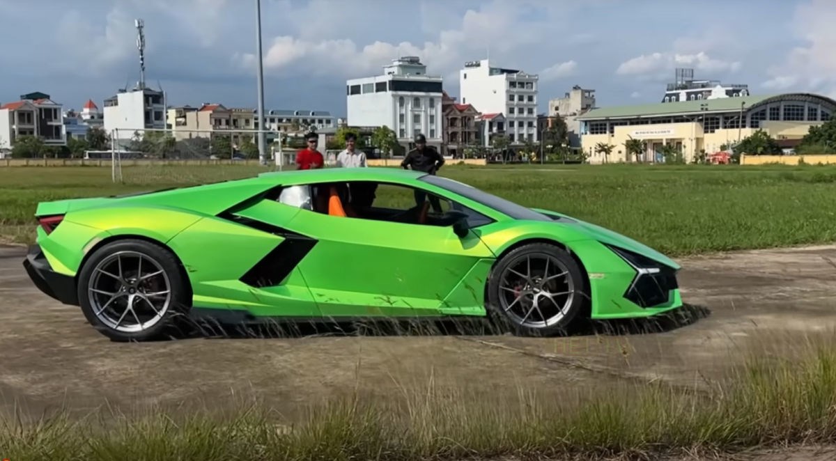Od starog Nissana napravili repliku novog Lamborghnija. Krajnji rezultat je odličan