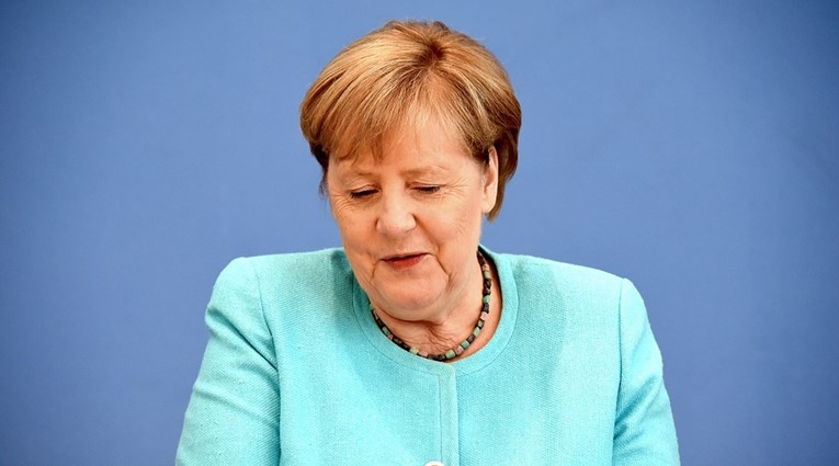 Merkel će imati mirovinu od 15 tisuća eura