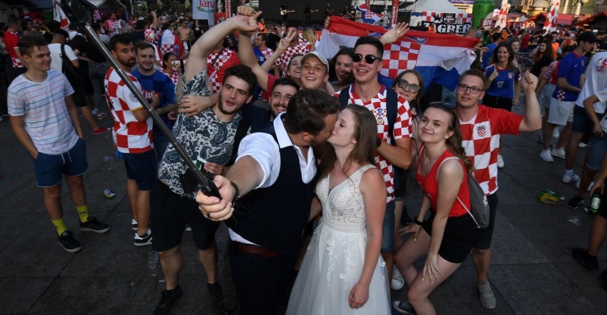 Mladenci ukrali pozornost među zagrebačkim navijačima, otkrili kako su se tamo našli
