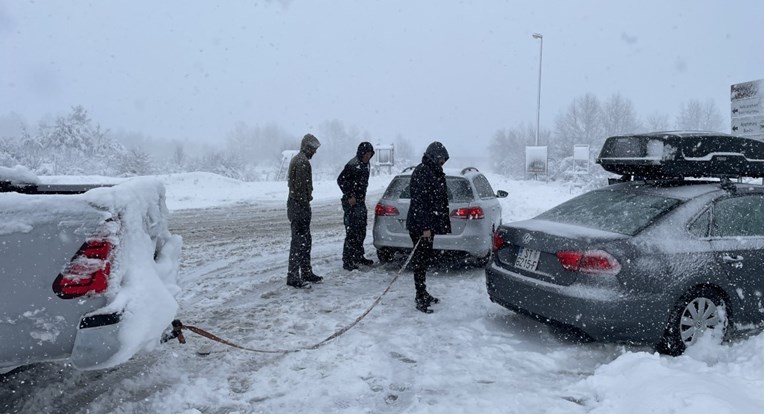 "Ovo su ljudi koji su me danas spasili na cesti, nisam saznala ni kako se zovu"