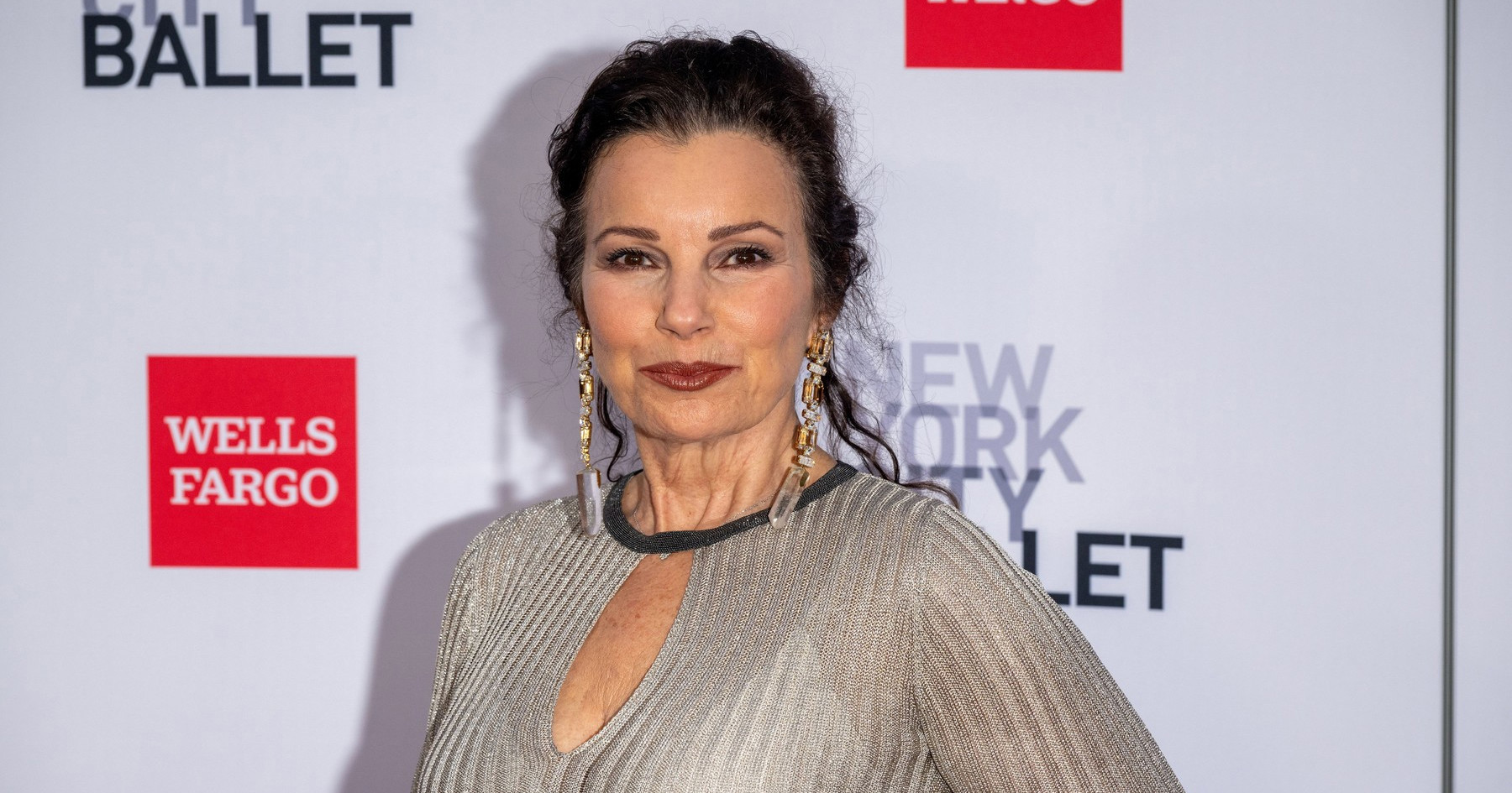 Fran Drescher (69) privukla poglede u srebrnoj haljini na gala večeri