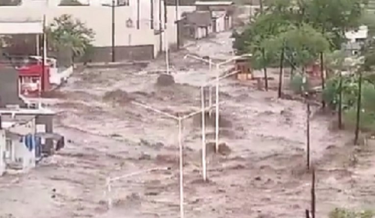 VIDEO Kaos s poplavom u Meksiku nakon uragana Hilary, oluja se kreće prema SAD-u