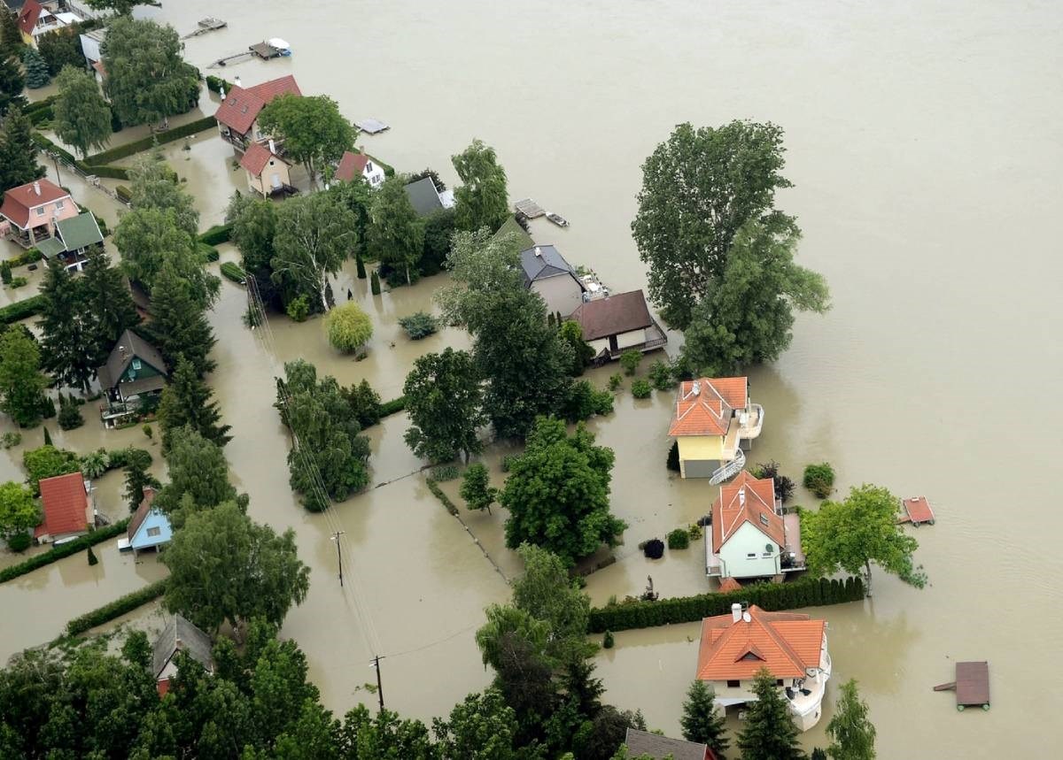 Približava se ogroman vodeni val. Poljska i Mađarska u utrci s vremenom