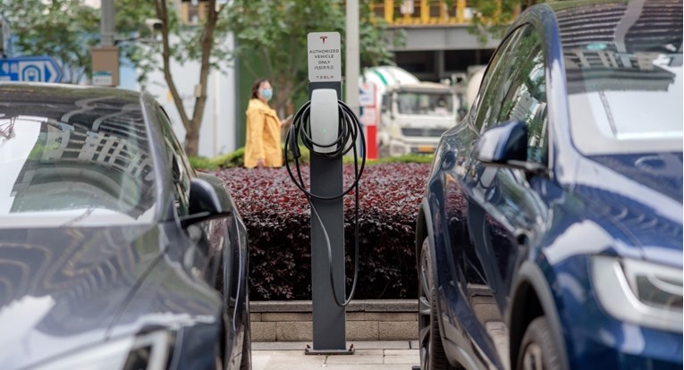 U Kini porasla prodaja auta, sve više kupuju vozila na nova goriva