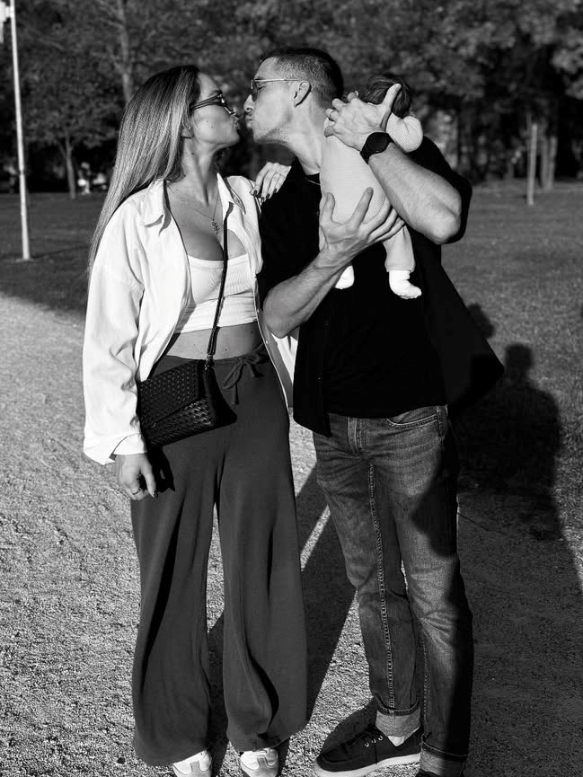 Valentina Walme objavila fotke s novorođenom kćeri: "Glumi da si naspavana"