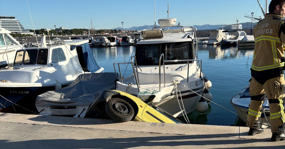 Auto u Vodicama završio u moru