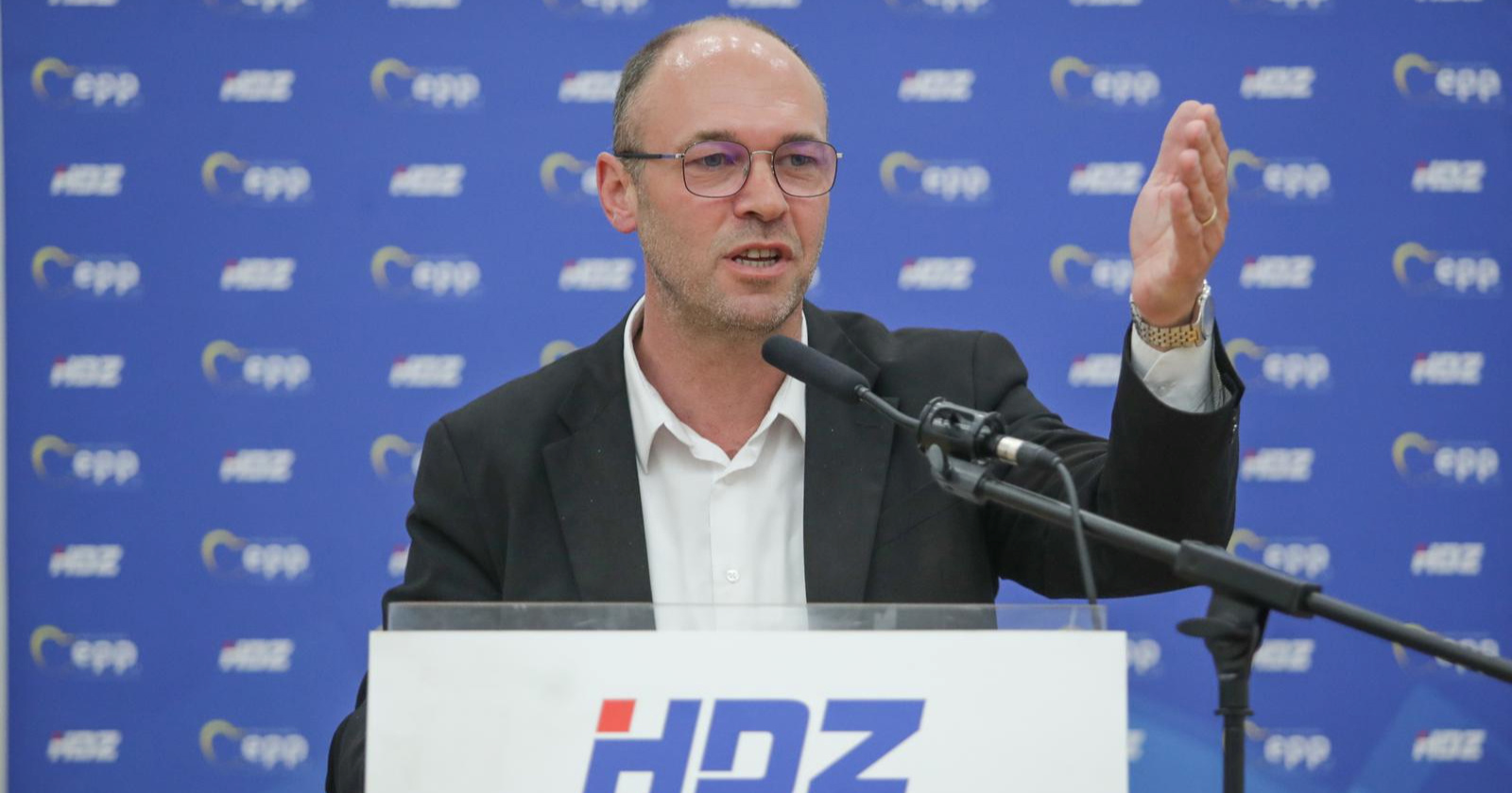 Stier političarima u BiH: Vrijeme vam istječe, gubite prilike i novce