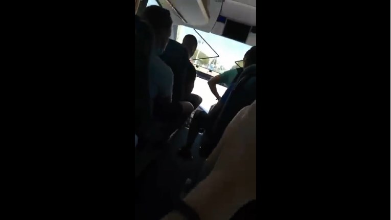 VIDEO Homofob urlao u busu za Zagreb: "Ja ću ti skakat po lubanji dok je ne smrskam"