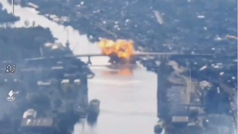 Ukrajinci povlače civile iz dijela Hersona nakon što su Rusi srušili ključan most