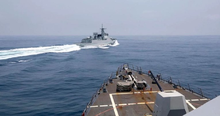 Ratna mornarica objavila video: Kineski brod presjekao put američkom razaraču