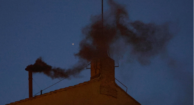 Papa jučer nije izabran. Ovo je raspored za danas