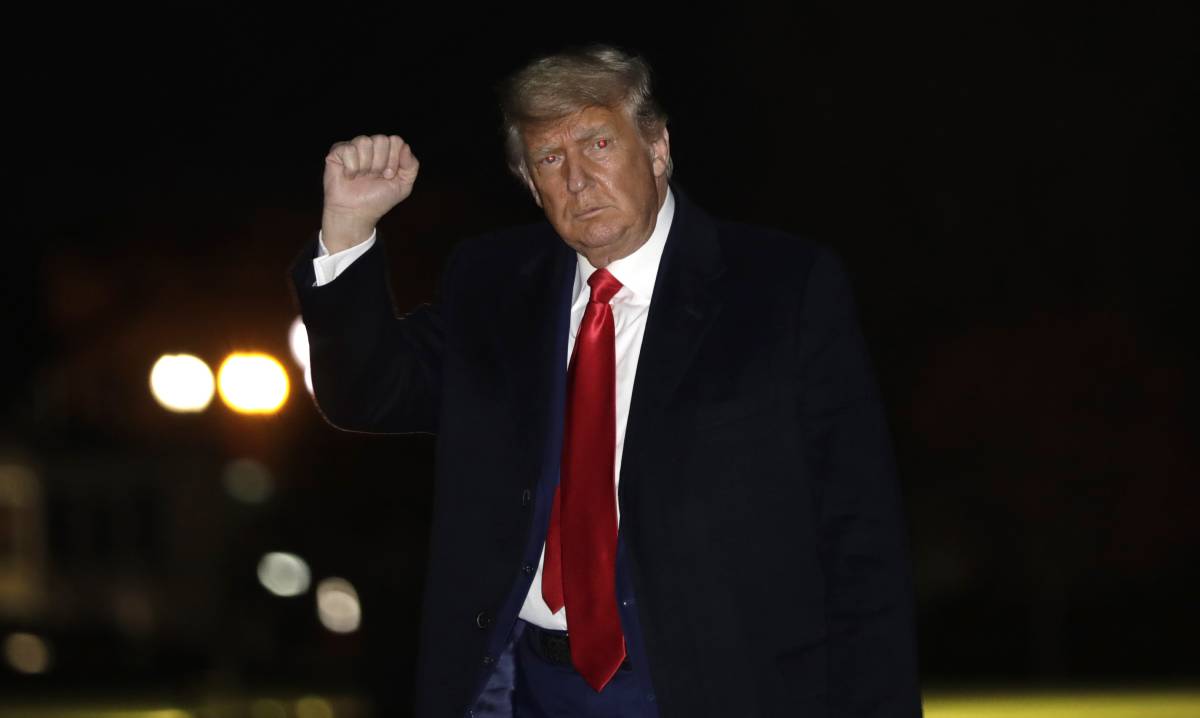 Trump potpisao paket pomoći u pandemiji