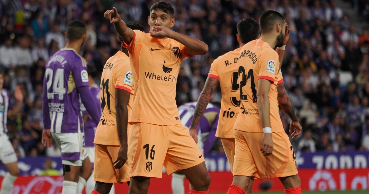Atletico utrpao Valladolidu pet golova i došao na dva boda od Reala. Grbić branio