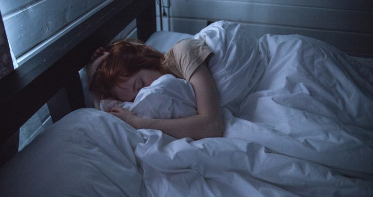 Istraživanje otkrilo što pogoršava probleme sa spavanjem kod mladih žena