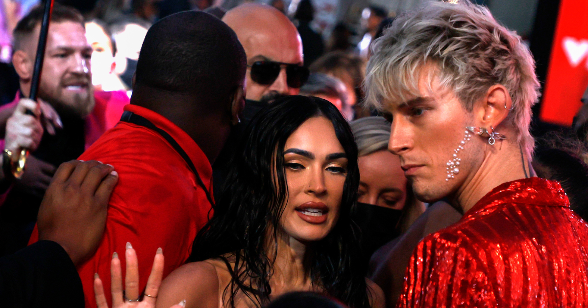 "Jako je potresena": Megan Fox teško podnosi prekid s Machine Gun Kellyjem?