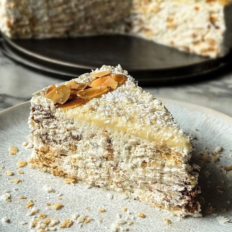 Torta od kokosa toliko je jednostavna da ju mogu napraviti i djeca, ni ne peče se