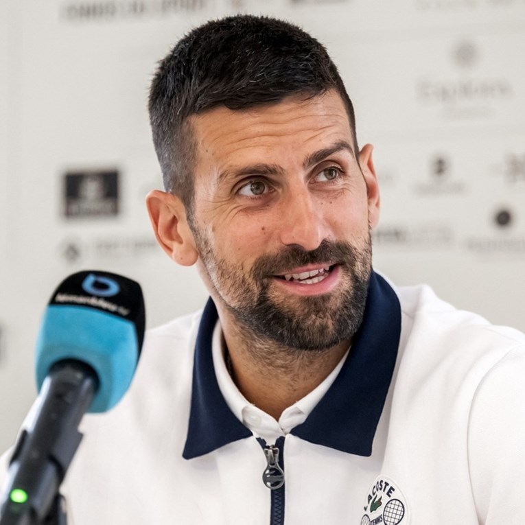 Novinar udario glavom u kameru. Đoković: Ovo je neki naš. Čim ima takvu glavu