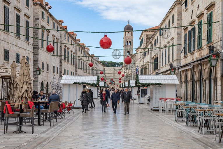 Na Stradunu ove godine neće biti adventskih kućica